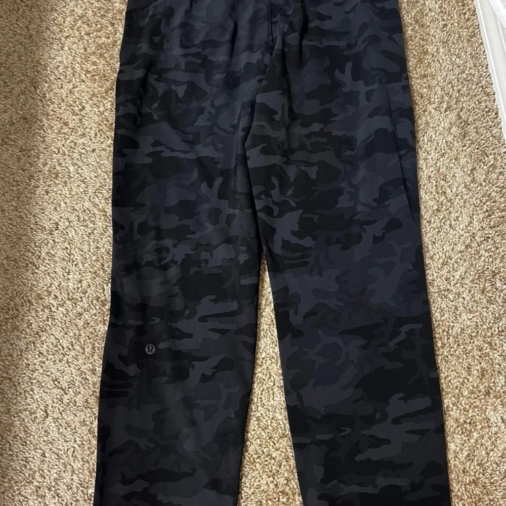 Lululemon On the Fly 7/8 Pant Incognito Camo Multi Grey - Picture 3 of 3